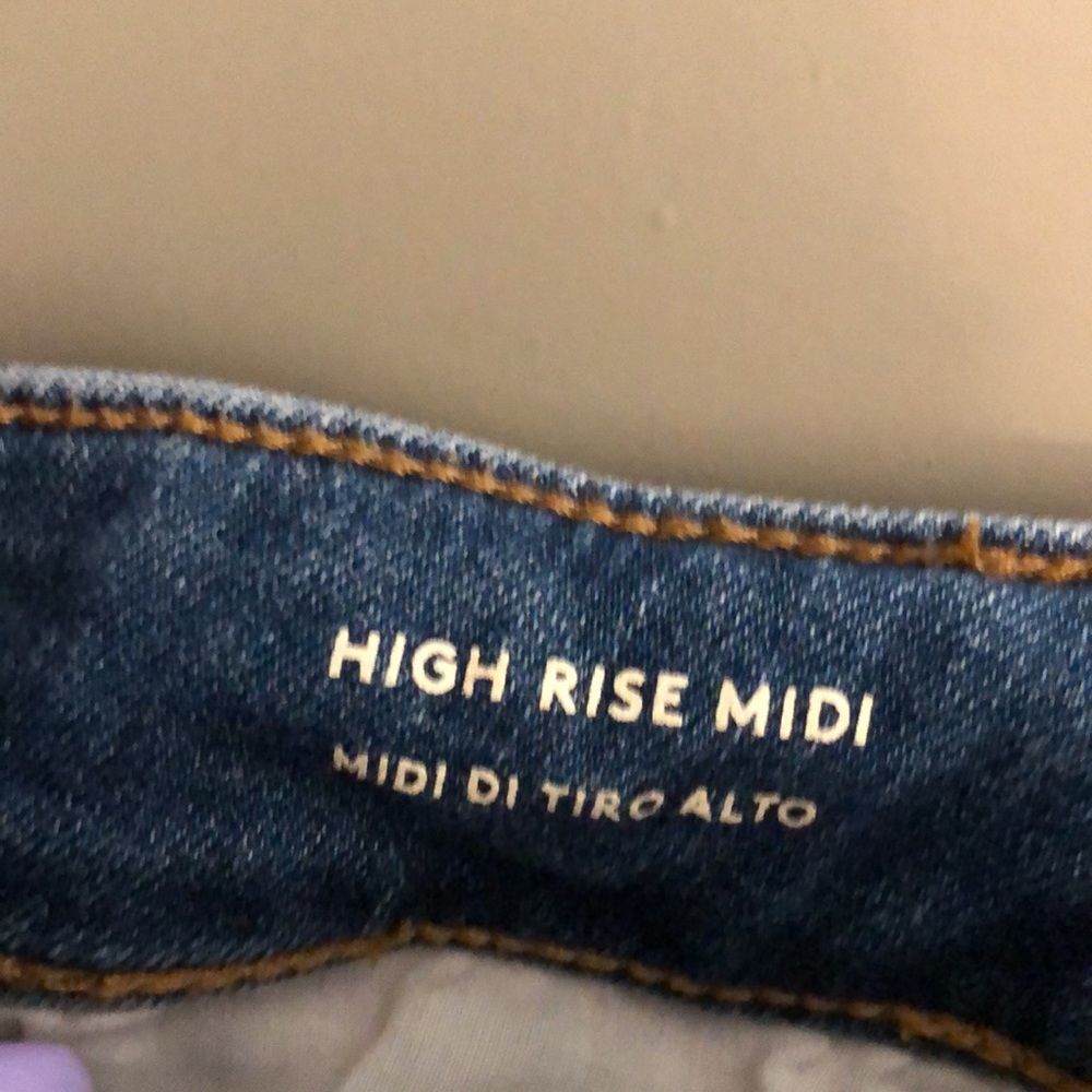 HIGH RISE MIDI DENIM SHORTS - Picture 3 of 4